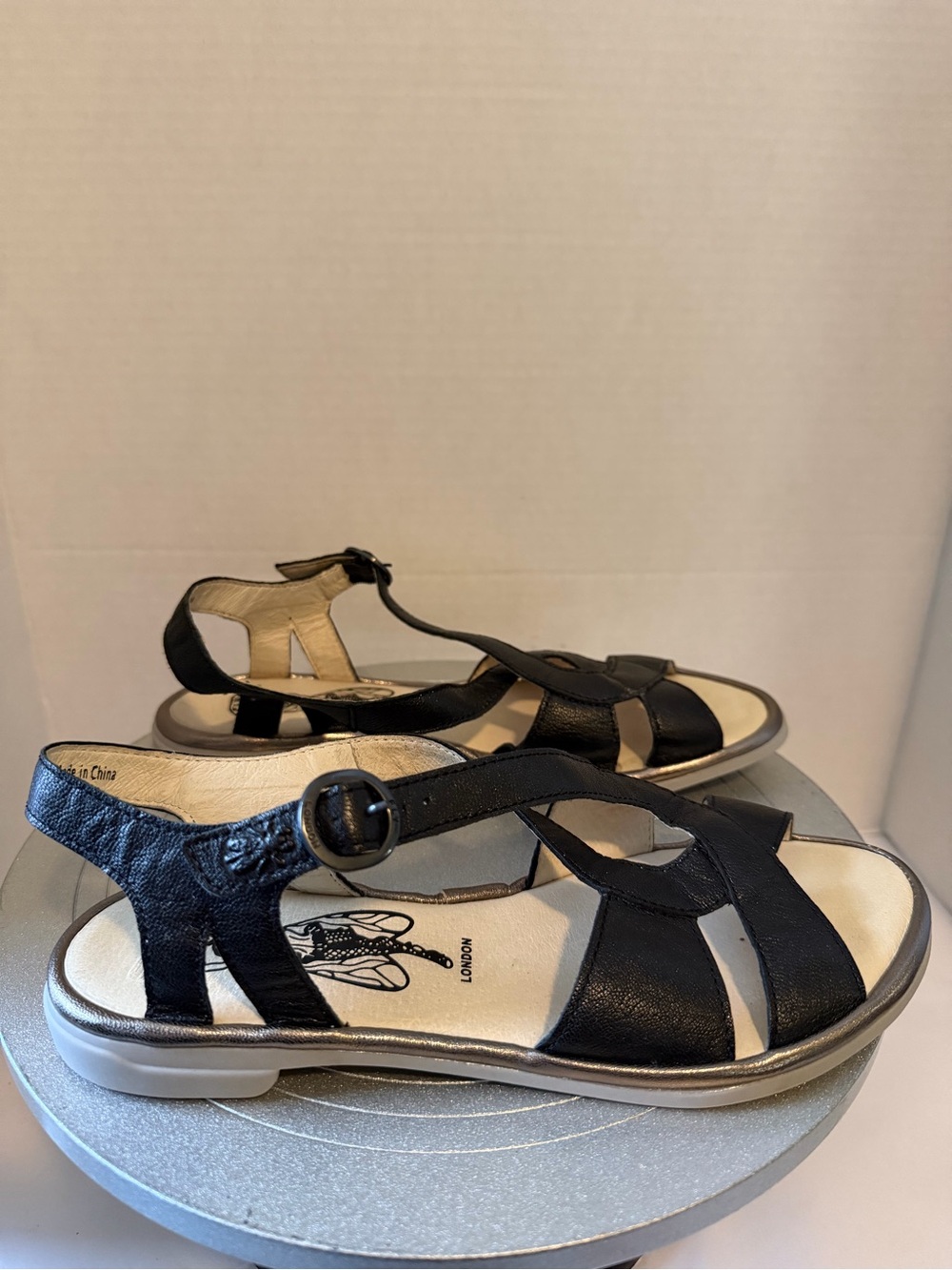 Fly London Cula Black Leather with metallic trim Sz Women’s 38’7-7.5